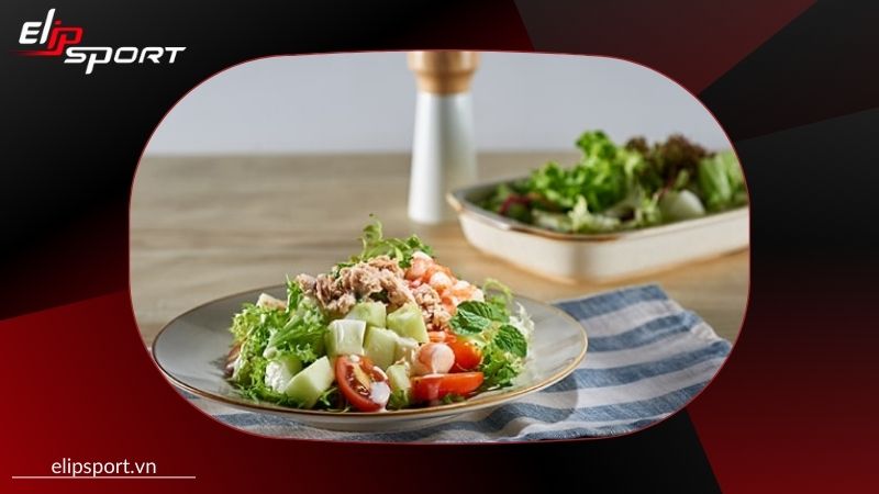 Bạn c&oacute; thể chế biến l&ecirc; th&agrave;nh salad để tăng th&ecirc;m hương vị