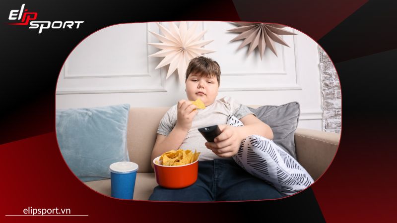 Với lượng calo cao, ăn qu&aacute; nhiều bim bim c&oacute; thể g&acirc;y tăng c&acirc;n nhanh, dẫn đến b&eacute;o ph&igrave; 