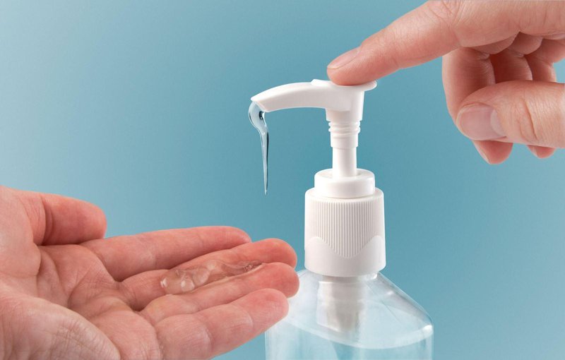 Gel rửa tay kh&ocirc; được sử dụng phổ biến trong m&ugrave;a dịch