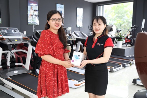 Tặng m&aacute;y huyết &aacute;p 
