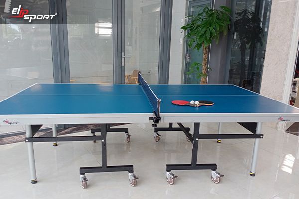 b&ecirc;n trong cửa h&agrave;ng b&agrave;n b&oacute;ng b&agrave;n h&agrave; nội
