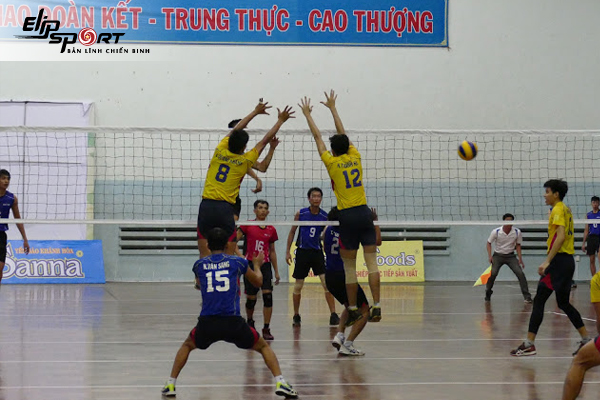 s&acirc;n b&oacute;ng chuyền ở Hồ Ch&iacute; Minh