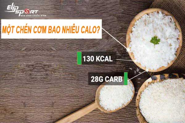 cơm c&oacute; nhiều tinh bột kh&ocirc;ng