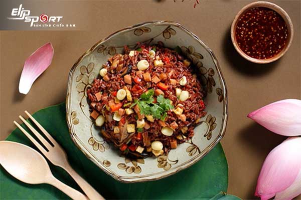 cơm c&oacute; nhiều tinh bột kh&ocirc;ng