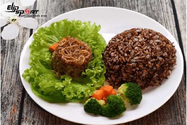 Một ch&eacute;n cơm trắng bao nhi&ecirc;u carb