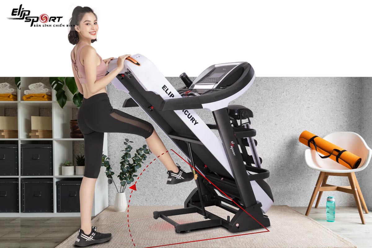 Chạy bộ tại nhà đang được nhiều người lựa chọn trong mùa dịch