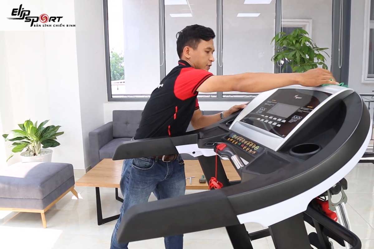 máy chạy bộ bị nhiễm điện