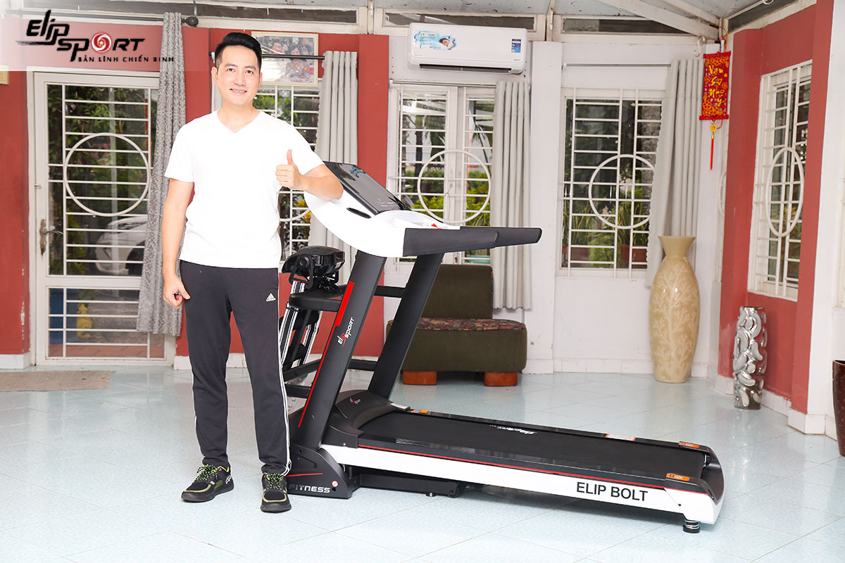 Nguyễn Phi Hùng tập thể thao mỗi ngày trong cơ ngơi 3000m vuông