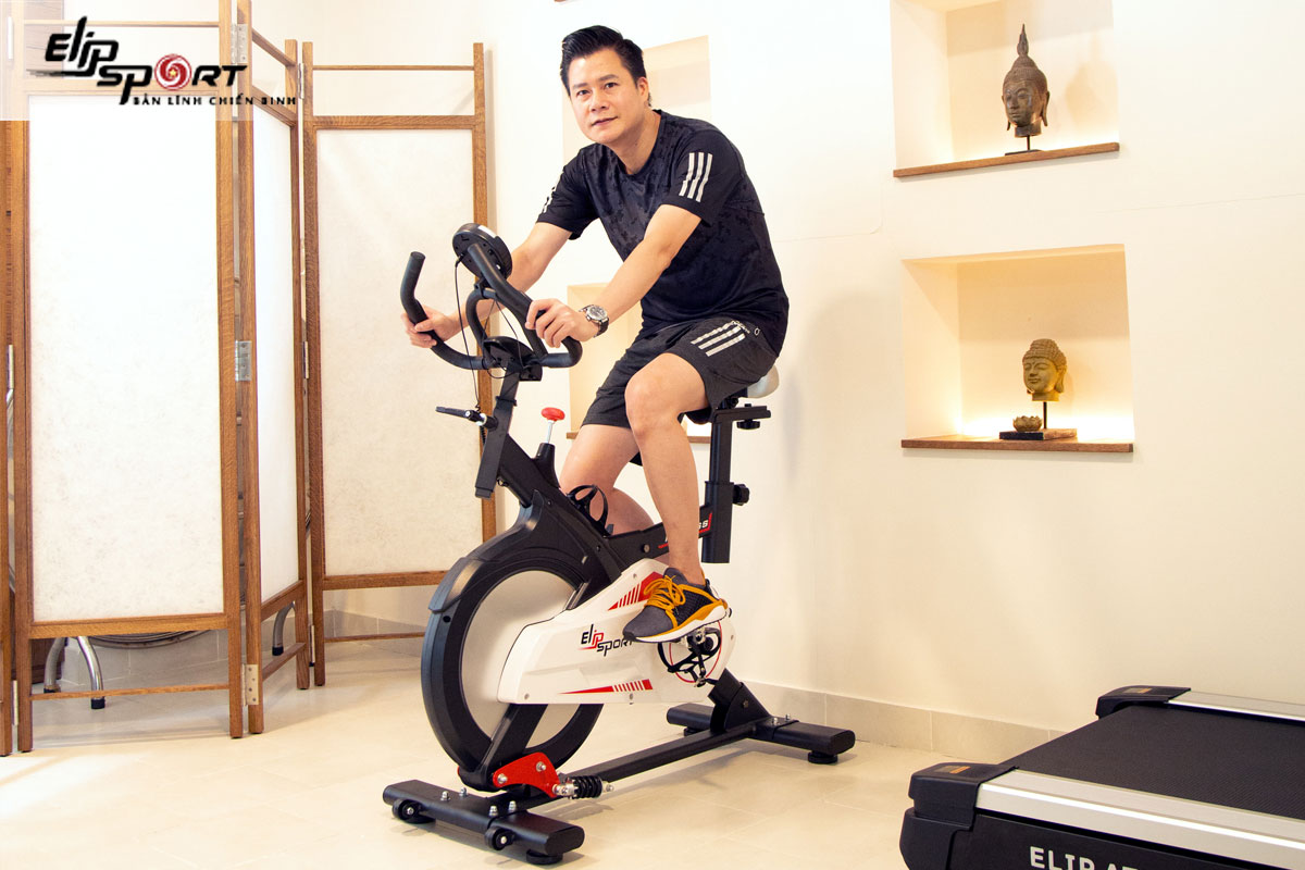 Ca sĩ Quang Dũng sánh đôi bên 