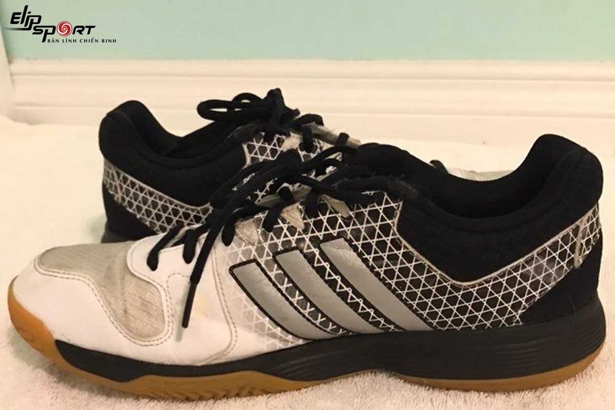 gi&agrave;y cầu l&ocirc;ng Adidas