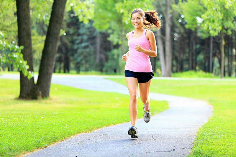 sáng chạy bộ chiều tập gym