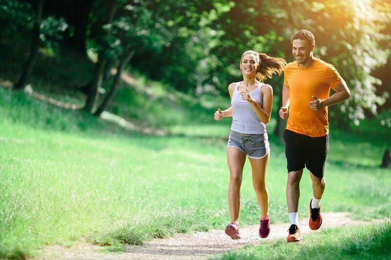 sáng chạy bộ chiều tập gym