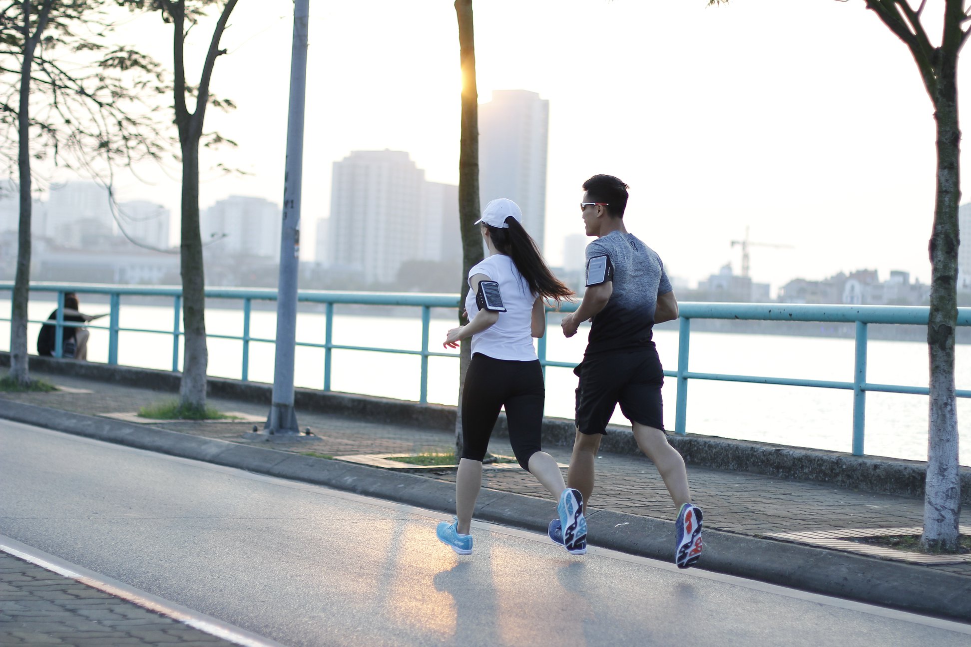 chạy bộ sáng sớm cần chuẩn bị gì