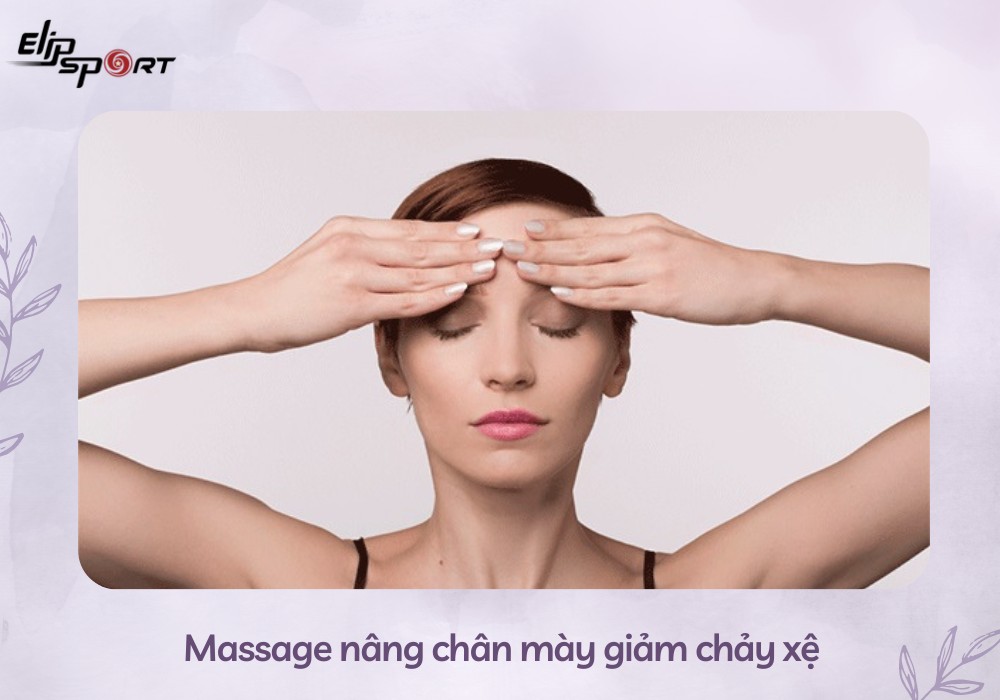Massage n&acirc;ng ch&acirc;n m&agrave;y giảm chảy xệ