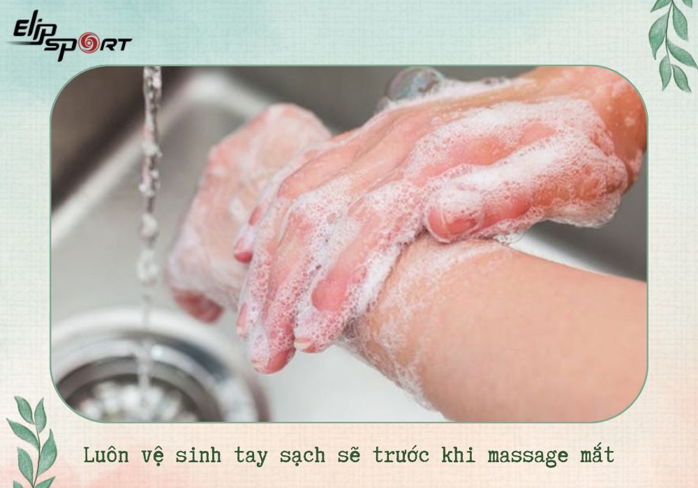 Lu&ocirc;n vệ sinh tay sạch sẽ trước khi massage mắt