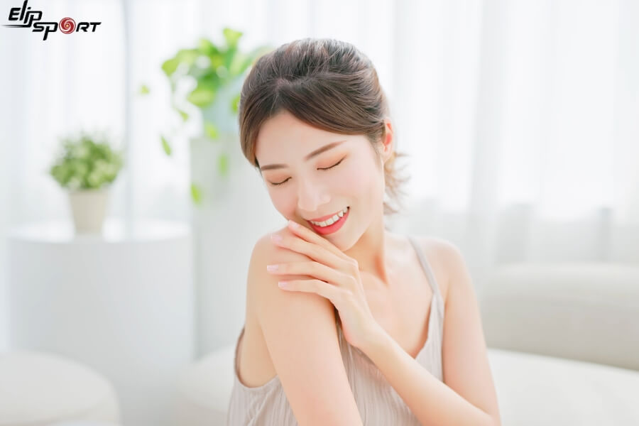 Massage đ&aacute; n&oacute;ng tăng sức khỏe cho da