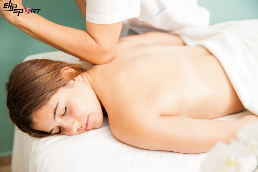massage m&ocirc; s&acirc;u với kỹ thuật khủy tay s&acirc;u