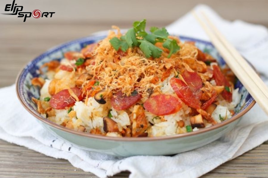 1 đĩa x&ocirc;i mặn c&oacute; hơn 500 kcal