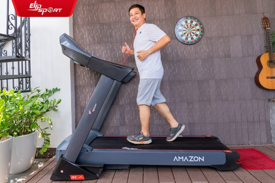 đặt m&aacute;y chạy bộ ở ph&ograve;ng tập