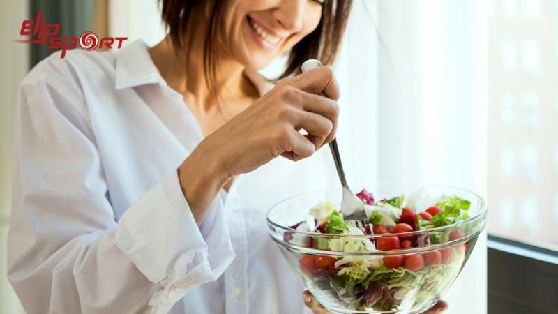 Tập luyện với m&aacute;y chạy bộ đ&ograve;i hỏi sự quan t&acirc;m đồng đều đến chế độ ăn uống v&agrave; lối sống h&agrave;ng ng&agrave;y
