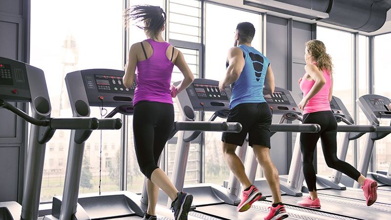 Khả năng dẫn truyền động lực của băng tải m&aacute;y chạy bộ cũng ảnh hưởng đến lượng điện năng ti&ecirc;u thụ