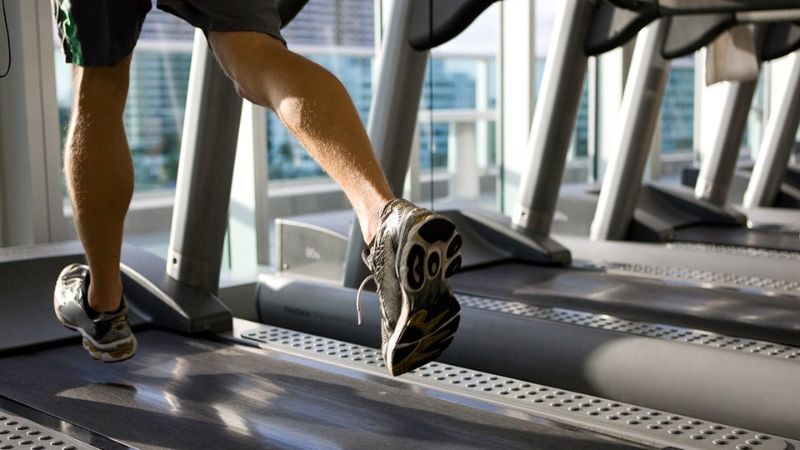 C&aacute;c t&iacute;nh năng phụ trợ tr&ecirc;n m&aacute;y chạy bộ cũng ti&ecirc;u tốn một lượng điện năng