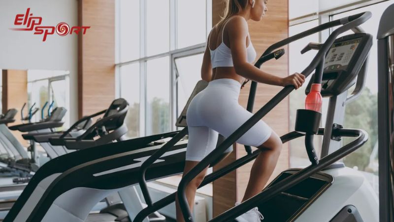M&aacute;y leo cầu thang m&ocirc; phỏng việc bước l&ecirc;n c&aacute;c bậc cầu thang di chuyển theo v&ograve;ng tr&ograve;n