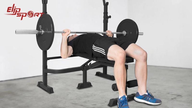 Bench Press được xem l&agrave; b&agrave;i tập ph&ugrave; hợp cho hầu hết nam giới