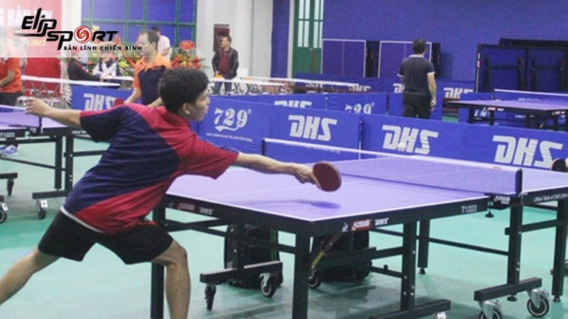 Chơi b&oacute;ng b&agrave;n tại nh&agrave; thi đấu Long Th&agrave;nh