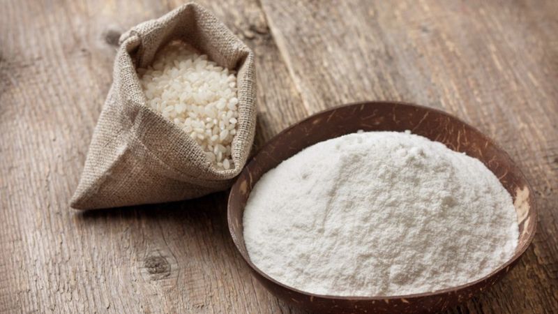 Bột gạo l&agrave; nguy&ecirc;n liệu ch&iacute;nh để l&agrave;m b&aacute;nh ướt