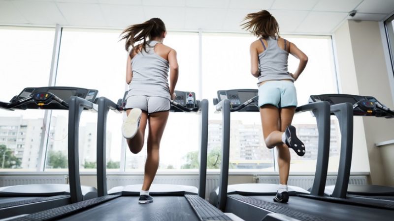 Giảm c&acirc;n với m&aacute;y chạy bộ
