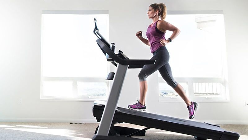 Tập với m&aacute;y chạy bộ sẽ khiến ch&acirc;n bị to ra