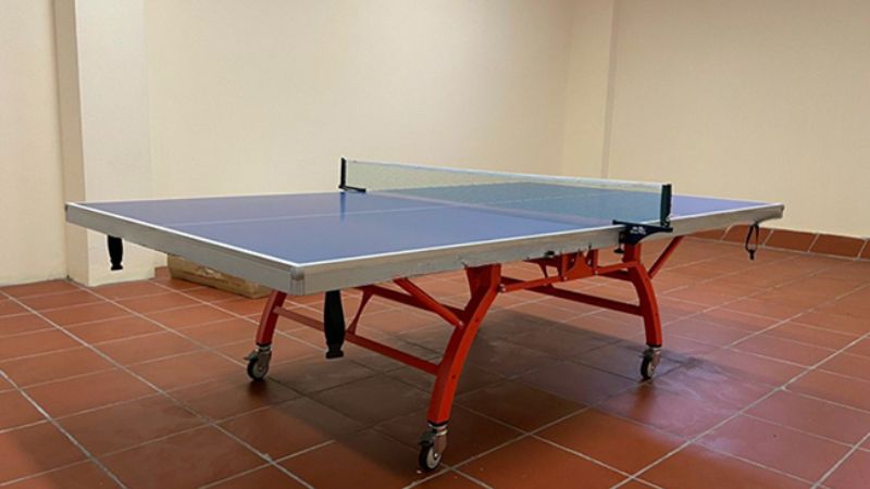 Ch&acirc;n b&agrave;n chắc chắn, kh&ocirc;ng cong lệch để tạo t&iacute;nh ổn định khi chơi