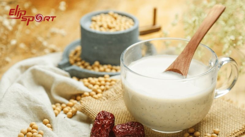 Uống sữa đậu n&agrave;nh c&oacute; giảm c&acirc;n