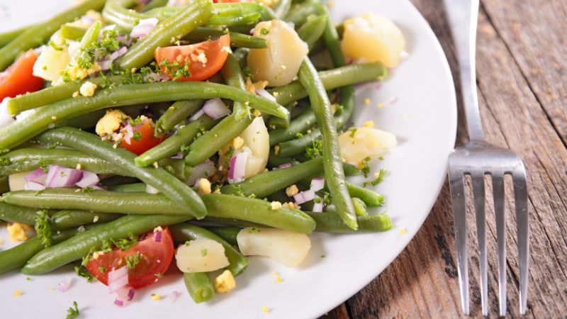 Salad đậu que l&agrave; m&oacute;n ăn hấp dẫn hỗ trợ giảm c&acirc;n