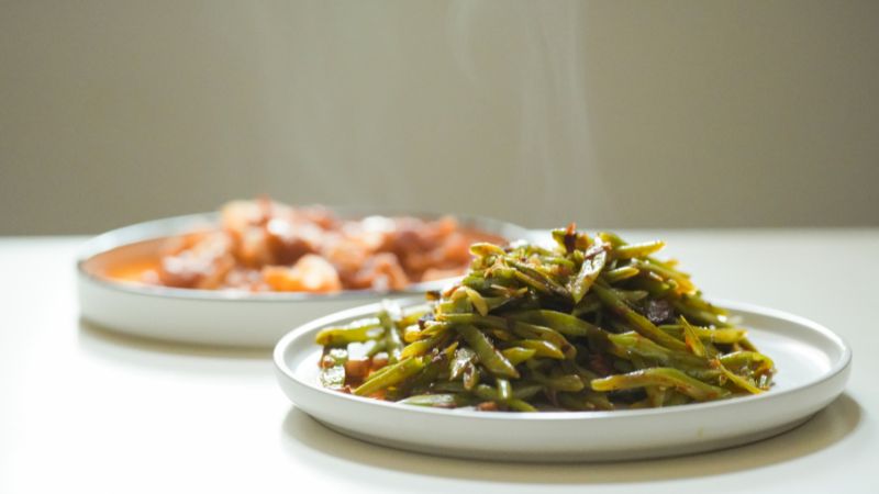 Nấu ch&iacute;n kỹ đậu que để loại bỏ saponin c&oacute; trong vỏ đậu