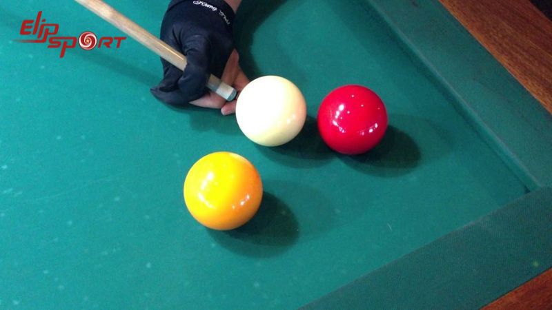 Bida phăng l&agrave; một h&igrave;nh thức chơi sử dụng 1 quả b&oacute;ng đỏ v&agrave; 2 quả b&oacute;ng trắng, trong đ&oacute; c&oacute; một quả b&oacute;ng được đ&aacute;nh dấu