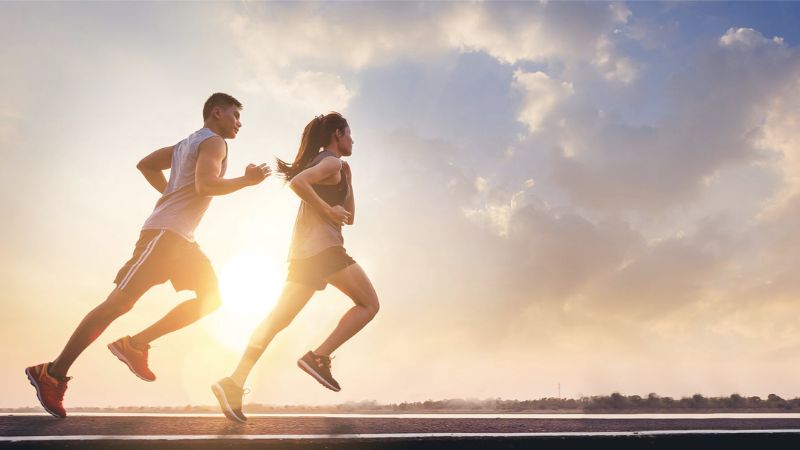 &nbsp;Kết hợp tập luyện thể thao đều đặn gi&uacute;p đốt ch&aacute;y calo