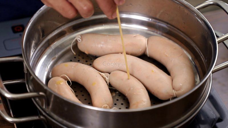 Nướng hoặc hấp thay v&igrave; chi&ecirc;n để giảm lượng dầu mỡ trong x&uacute;c x&iacute;ch