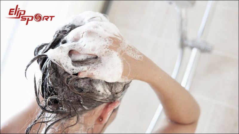 Trước khi sấy, bạn n&ecirc;n gội đầu sạch sẽ