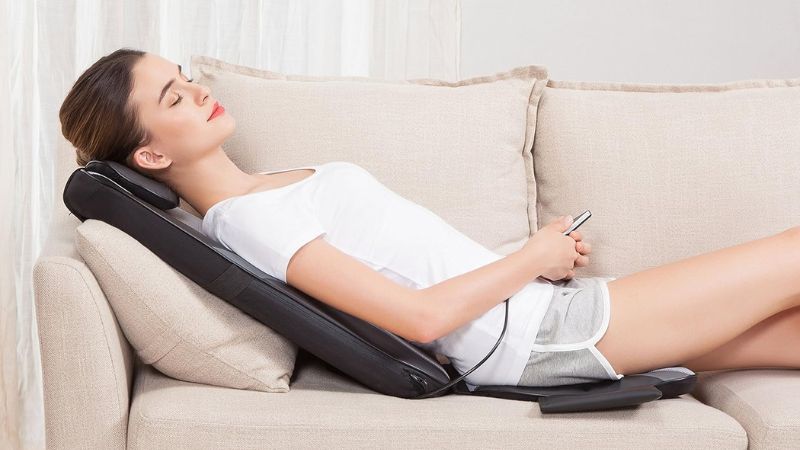 T&aacute;c hại của gối massage dởm l&agrave; khiến bạn đau nhức trầm trọng hơn.