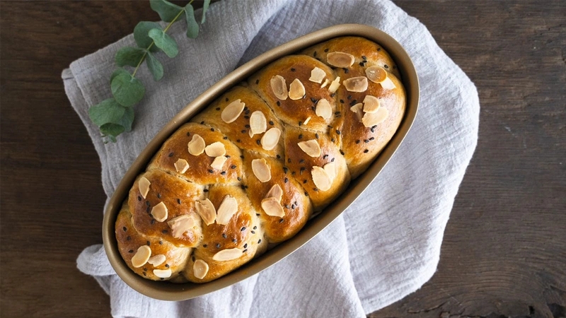 Trong 100g b&aacute;nh m&igrave; hoa c&uacute;c c&oacute; lượng calo kh&ocirc;ng hề nhỏ