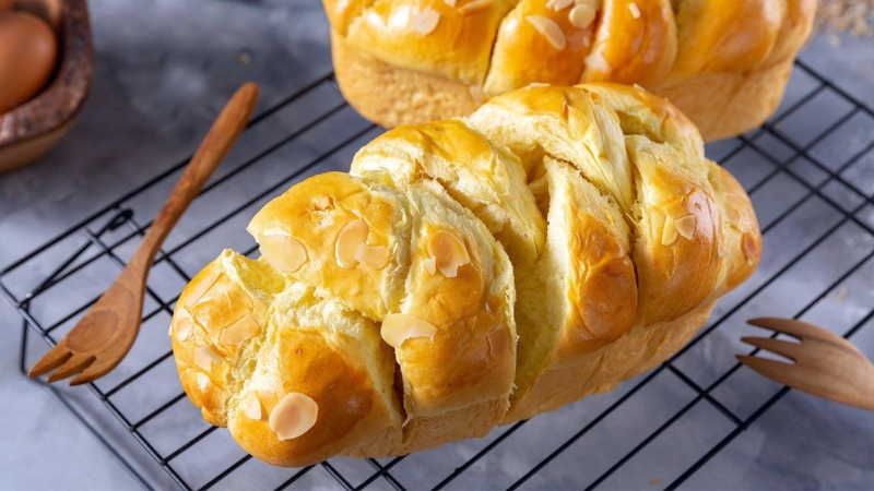 C&aacute;c lưu &yacute; khi mua v&agrave; ăn b&aacute;nh m&igrave; hoa c&uacute;c