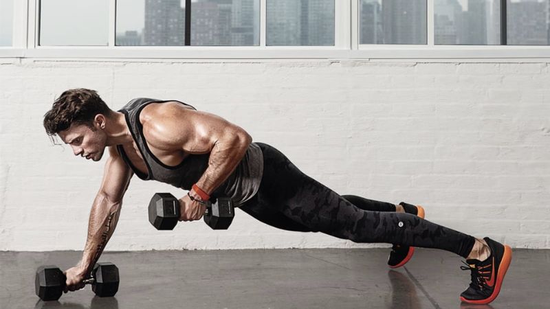 B&agrave;i Dumbbell Renegade Rows