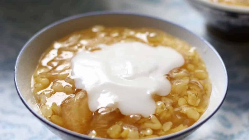 100g ch&egrave; bưởi chứa l&ecirc;n đến 400kcal