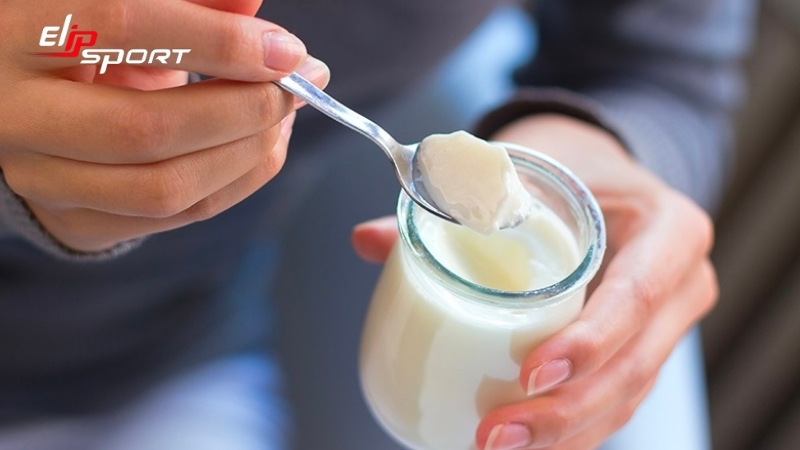 Kh&ocirc;ng n&ecirc;n ăn qu&aacute; nhiều sữa chua mỗi ng&agrave;y chỉ ăn tối đa 3 hộp