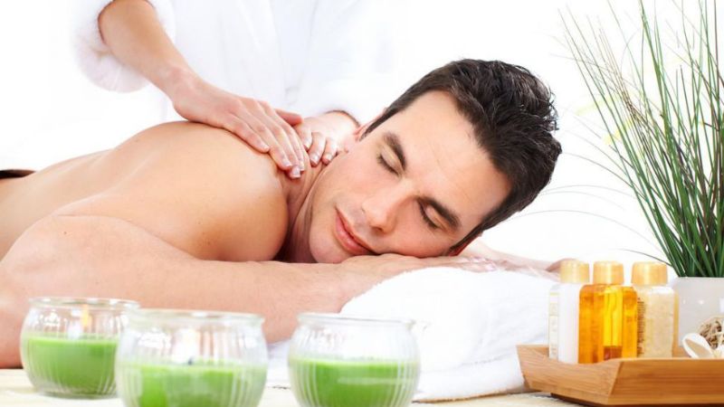 Massage to&agrave;n th&acirc;n gi&uacute;p giảm đau nhức xương khớp ở nam giới
