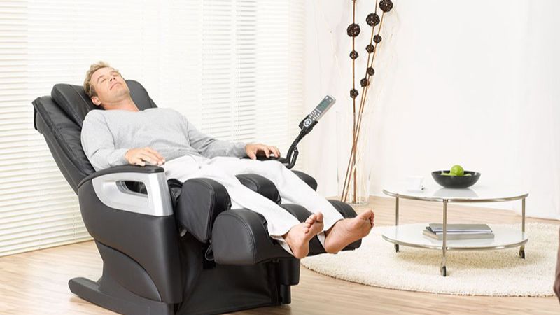Massage to&agrave;n th&acirc;n bằng việc sử dụng ghế massage