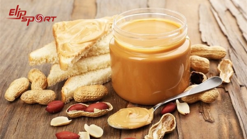 Bơ đậu phộng được l&agrave;m từ đậu phộng rang v&agrave; đem xay nhuyễn