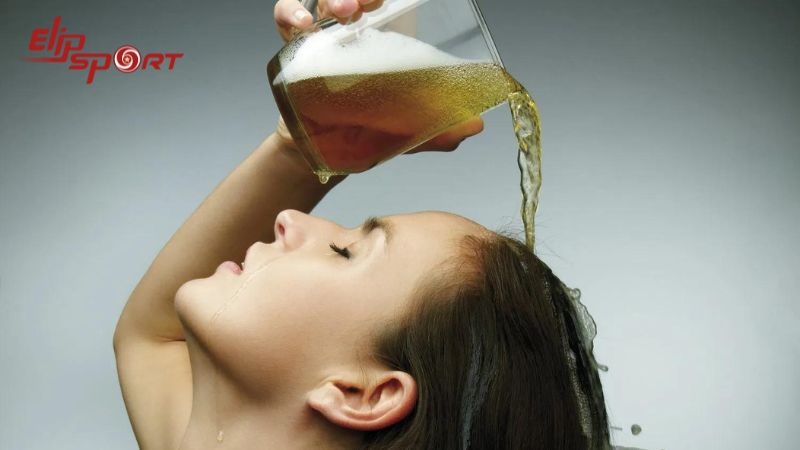 Bia c&oacute; chứa nhiều protein, vitamin v&agrave; kho&aacute;ng chất, gi&uacute;p phục hồi t&oacute;c hư tổn, l&agrave;m t&oacute;c mềm mượt v&agrave; b&oacute;ng khỏe